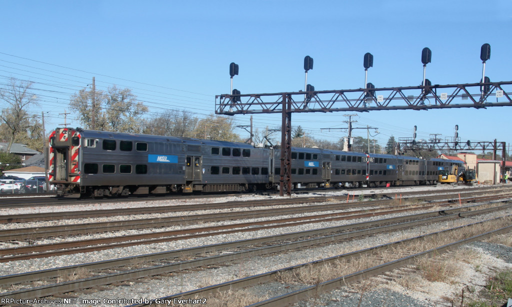 Arriving Northbound Metra Train #118